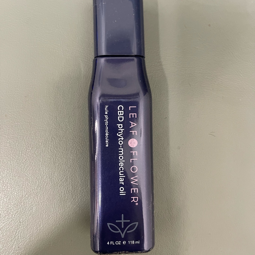 Leaf flower phyto molecular oil